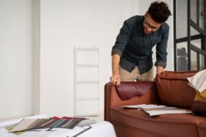 Reformar o sofá ou comprar um novo? Saiba como decidir