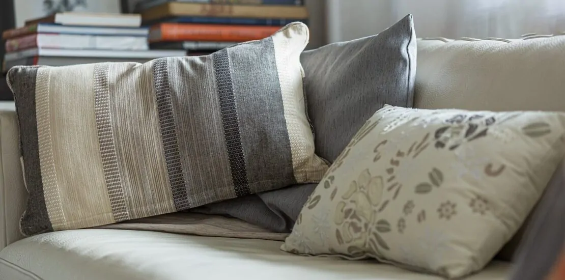 Estofados sob medida: como combinar cores e estampas para criar uma decoração harmônica | Sofá Center